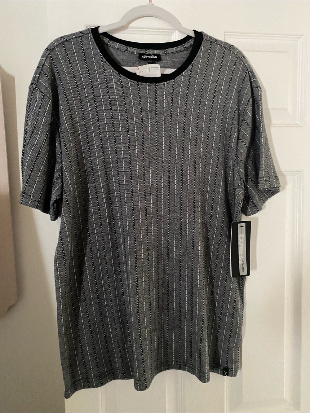 Express Men’s Gray Pinstripe Short-Sleeve Tee with Black Trim